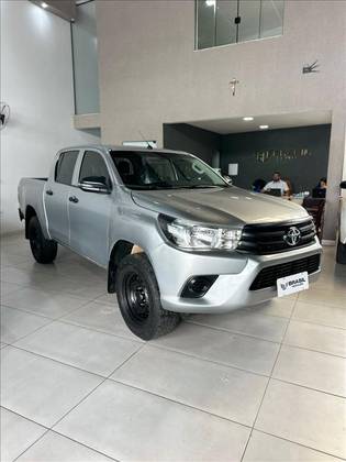 TOYOTA HILUX 2.8 STD 4X4 CD 16V DIESEL 4P MANUAL